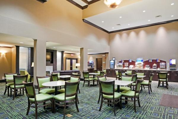 Holiday Inn Express & Suites OPELIKA AUBURN